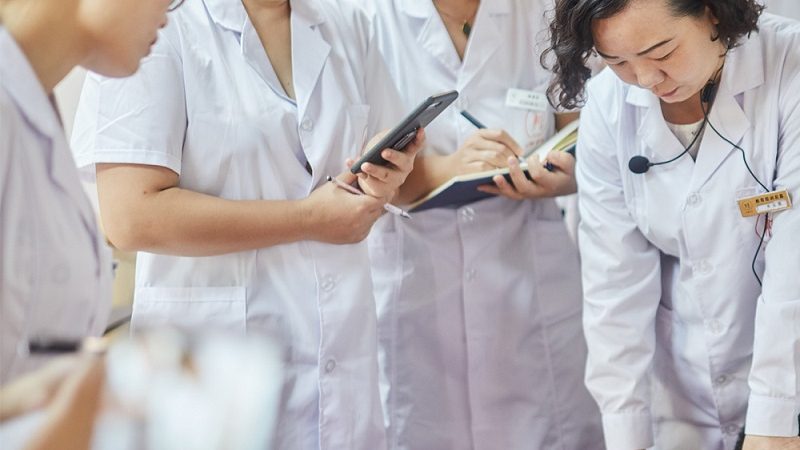理疗馆品牌排名揭秘：如何选择适合老年人的理疗服务
